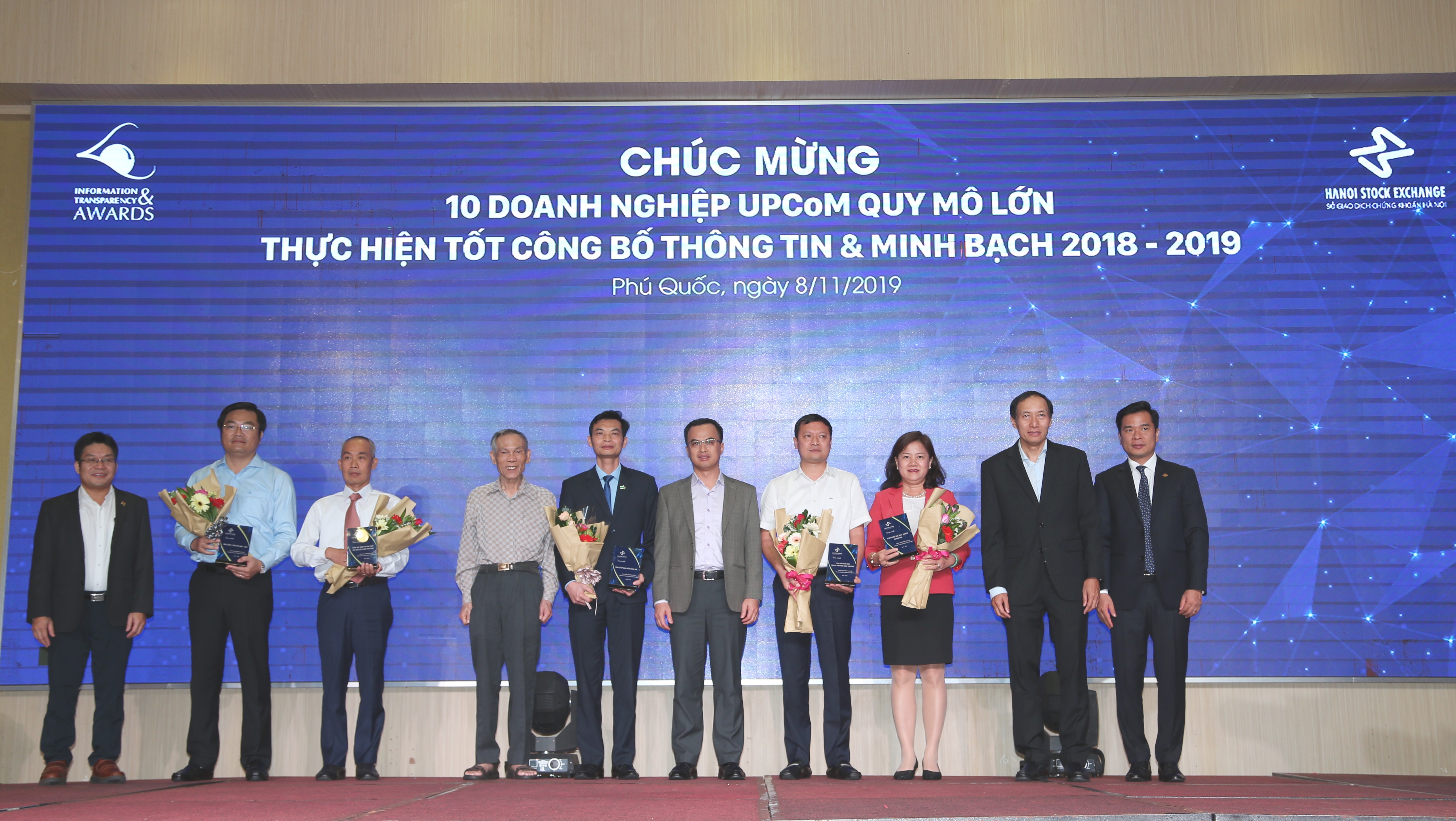 10 doanh nghiệp đại chúng quy mô lớn thực hiện tốt công bố thông tin và minh bạch 2018 – 2019