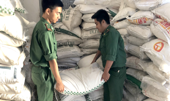 Thu giữ lượng lớn bia, đường nhập lậu từ Campuchia về Việt Nam