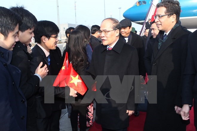 Top legislator meets with overseas Vietnamese in China