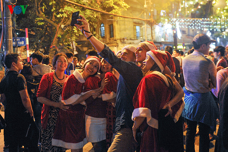 Hanoi covered with Christmas atmosphere