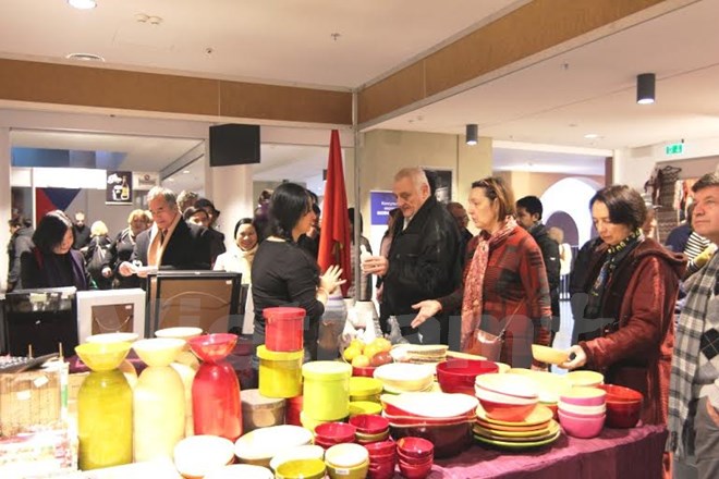 Vietnam joins charitable bazaar in Kiev