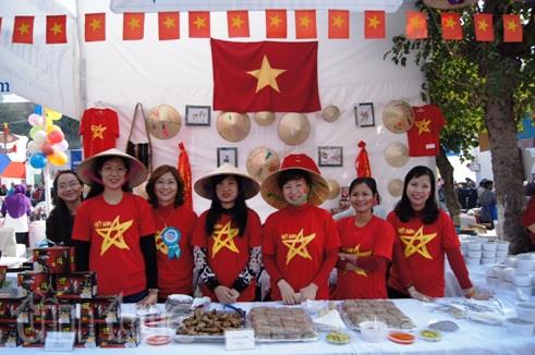 Vietnam attends International Charitable Bazaar in India