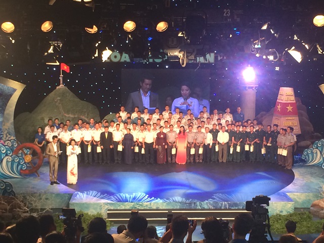 Ho Chi Minh city leaders praise outstanding officials and soldiers for sea and island sovereignty protection