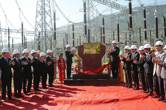 Son La - Lai Chau 500 KV transmission project inaugurated in celebration of 12th National Party Congress