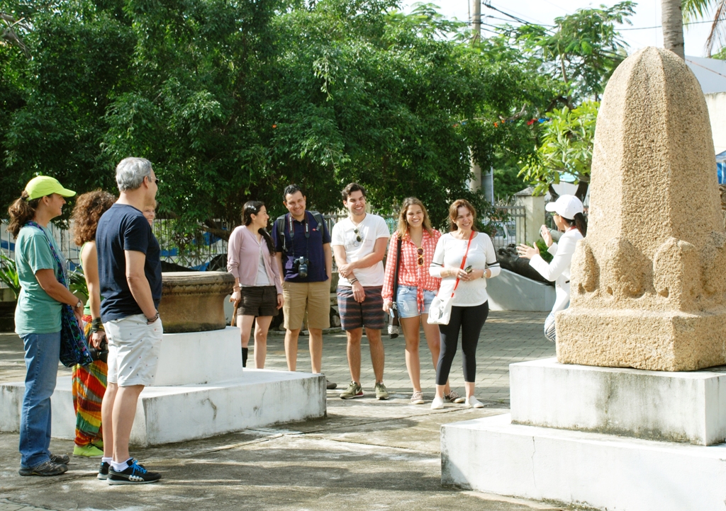 Over 7 94 million foreign tourists visit Vietnam in 2015