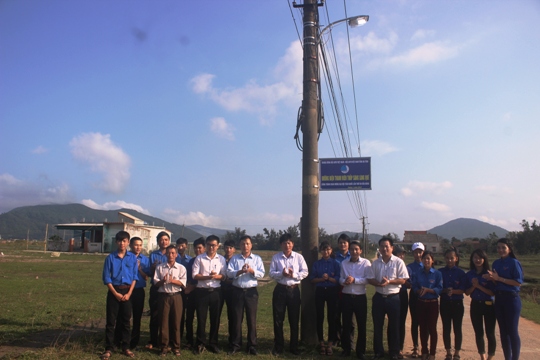Ha Tinh inaugurates 10 power projects in celebration of 12th National Party Congress