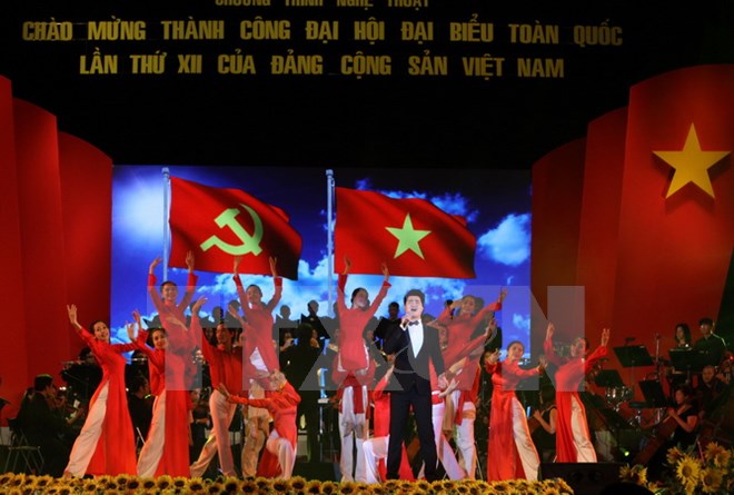 Art programs welcome 12th National Party Congress’ success
