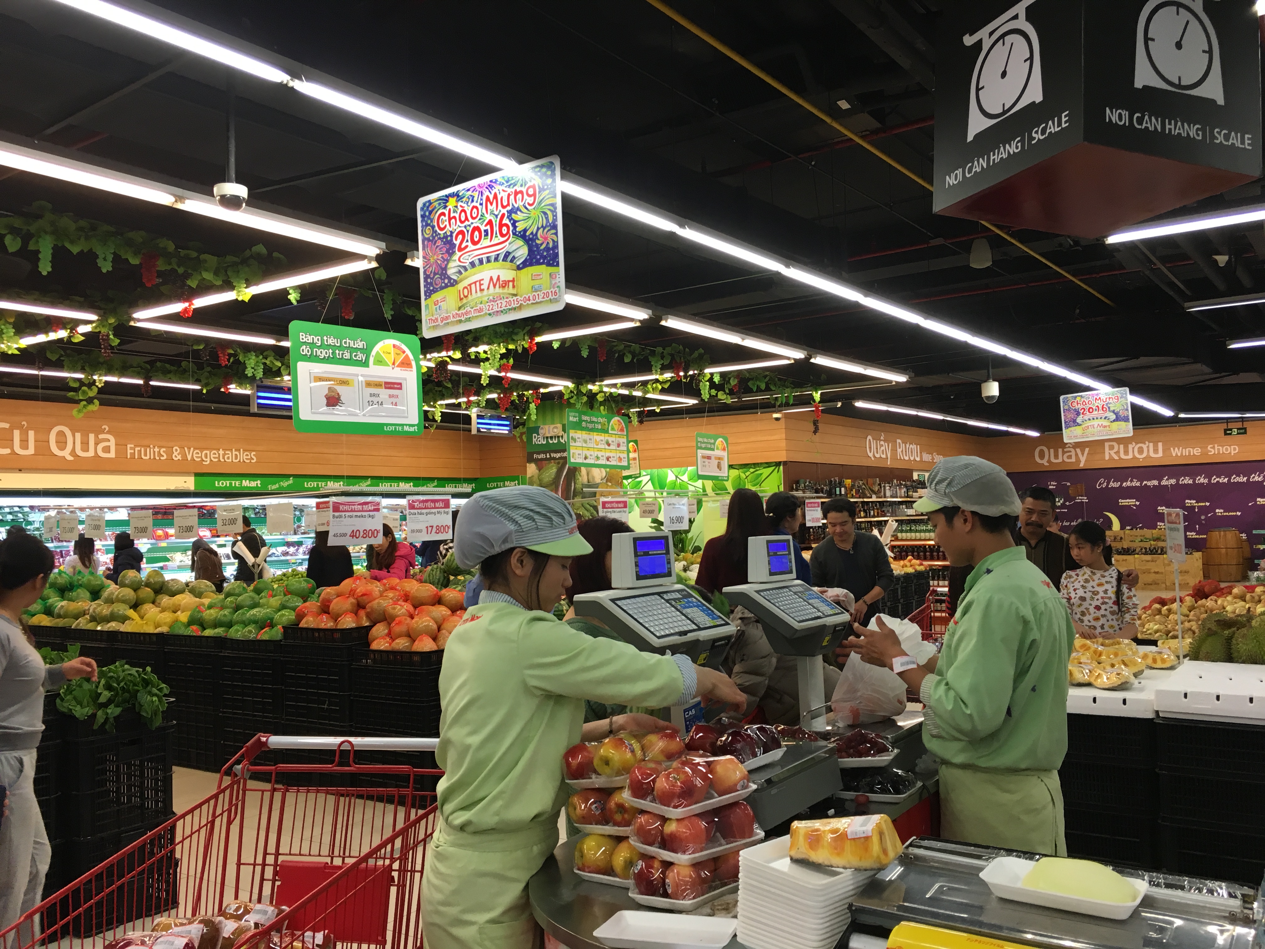 Hanoi ensures goods supply for Tet