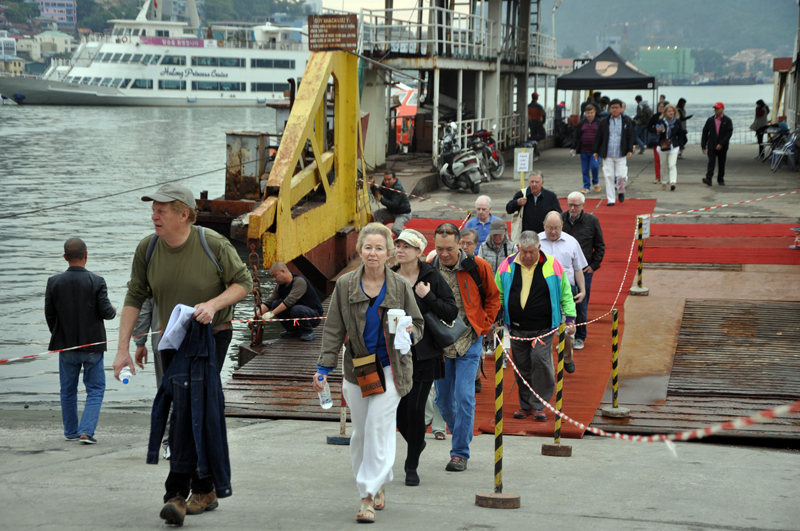 Vietnam receives over 805,000 foreign tourists in January