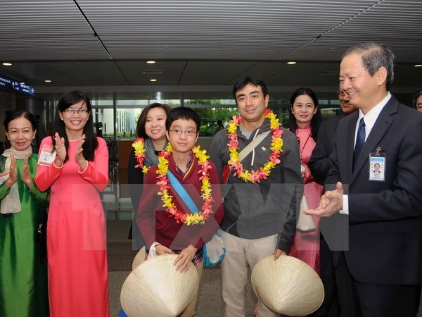 Vietnam greets first foreign tourists in New Year