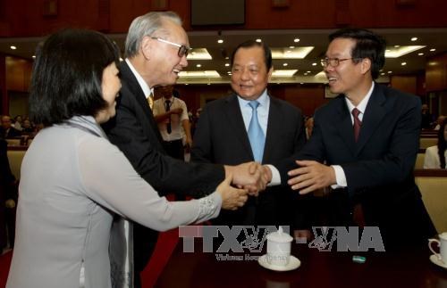 HCM city welcomes overseas Vietnamese on Lunar New Year 2016