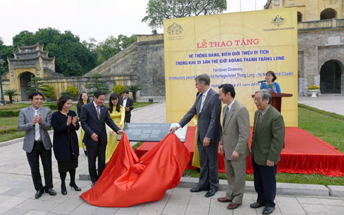 Introductory panels for the Thang Long-Hanoi Imperial Citadel - A gift from Australia