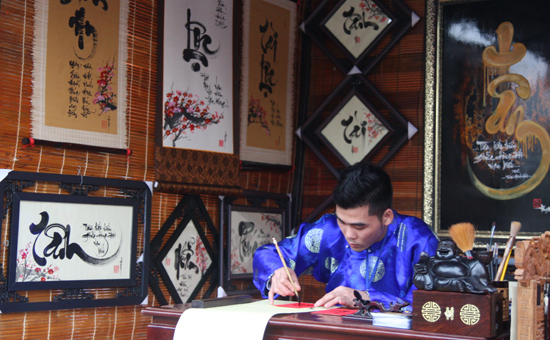 Calligraphy writing festival welcomes Lunar New Year