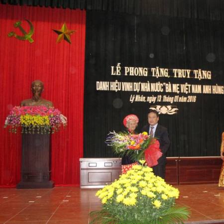 Ha Nam province 18 Vietnamese heroic mother honoured