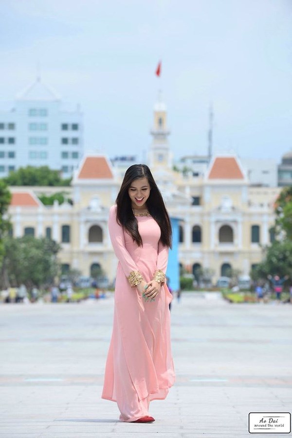Overseas Vietnamese student in Australia promotes Vietnamese traditional long dress around the world