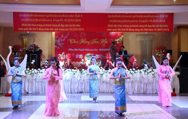 Success of Vietnamese, Lao Party congresses hailed by expatriates