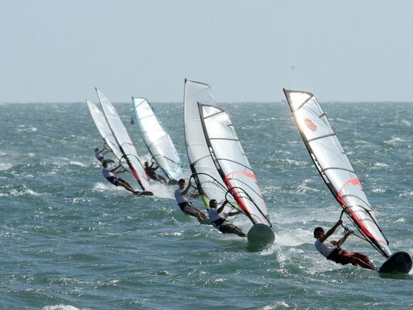 Fun Cup windsurfing competition sets sail in Binh Thuan