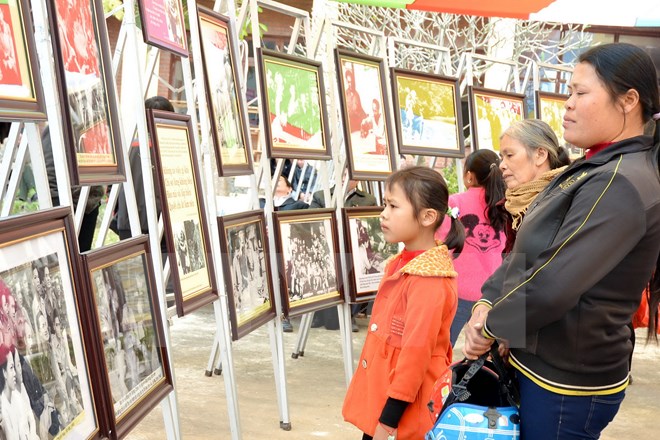 Oil-painting and photo exhibition “Uncle Ho with Thai Nguyen”