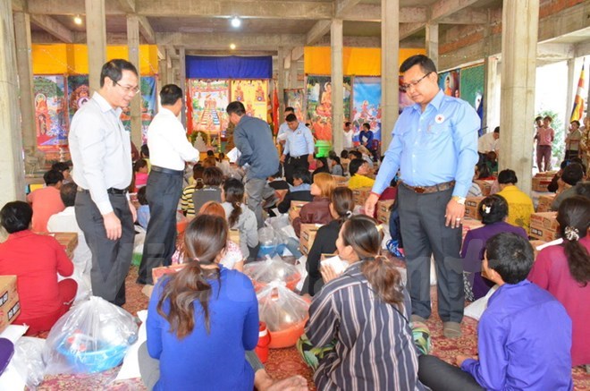 More relief aid provided to Vietnamese and Cambodian fire victims in Phnom Penh