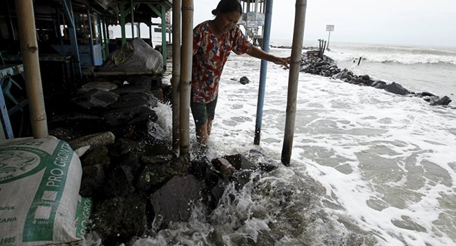 Indonesia  2 killed, more than 3,000 evacuated in floods