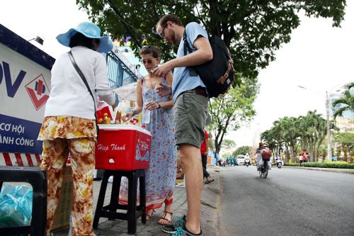 Ho Chi Minh city downtown sidewalks set for informal food courts