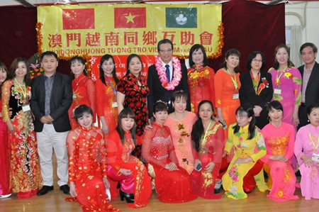 Vietnamese Ambassador visits overseas Vietnamese in Macau