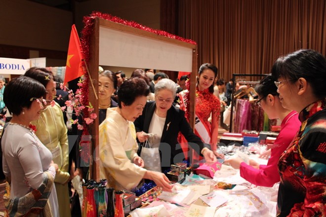 Vietnam attends charity bazaar of Asia-Pacific Ladies Friendship Society