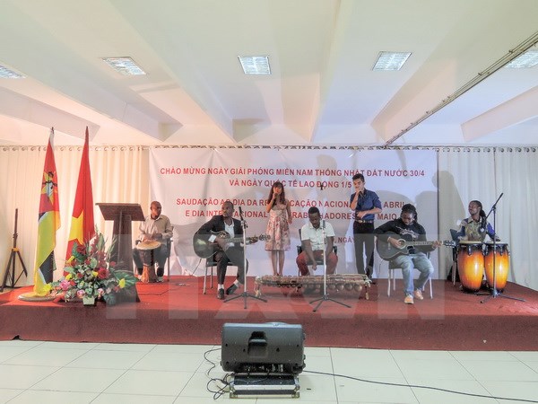 Vietnamese community in Mozambique marks National Reunification Day and International Labour Day