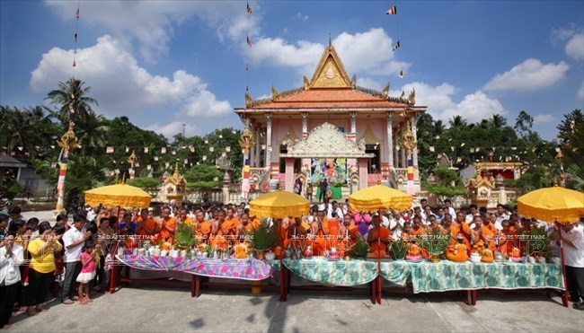 Southern Khmer groups enjoy traditional Chol Chnam Thmay