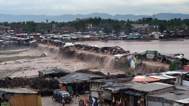 53 people die in Pakistan floods