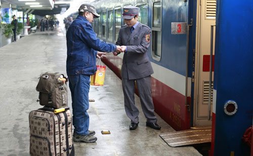 Hanoi Railways Company offers big discount on trains for Southern Liberation Day May Day