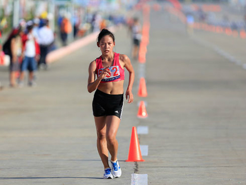 Race - walking Queen Nguyen Thi Thanh Phuc wins gold at Singapore