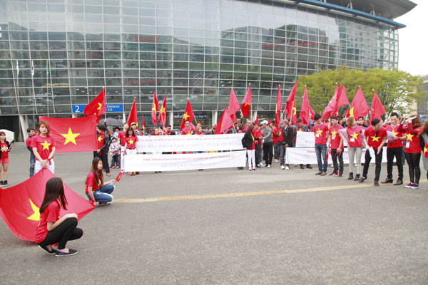 Vietnamese in Busan continue protest against China’s militarization in East Sea