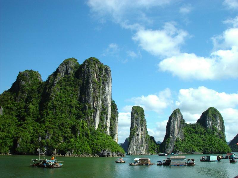 Quang Ninh approves resolution setting up Department of Tourism