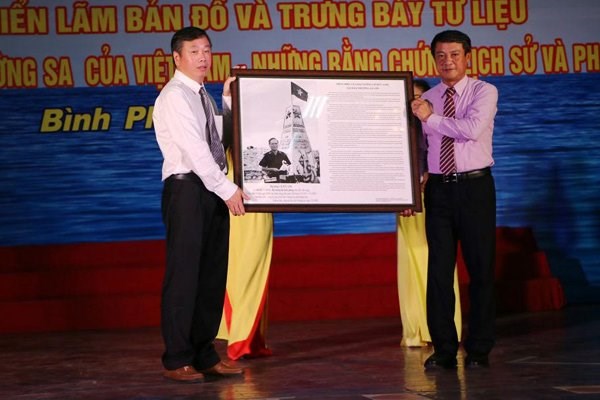 Exhibition on Hoang Sa, Truong Sa opened in Binh Phuoc