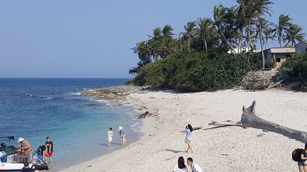 Gorgeous Little island in Ly Son island district