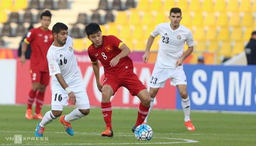 Xuan Truong, Tuan Anh return home for national squad