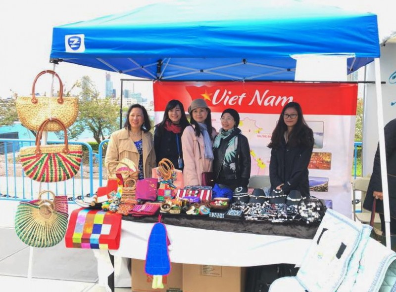 Vietnam attends bazaar to raise funds for Syrian refugees