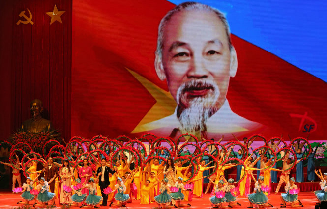Art performance on President Ho Chi Minh