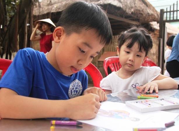 Experiencing Southeast Asian folk games in Hanoi