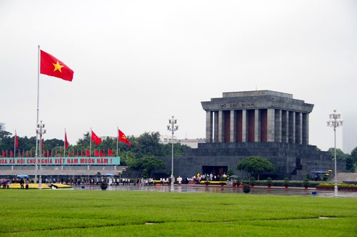 Over 63,000 people visit President Ho Chi Minh’s mausoleum over holidays