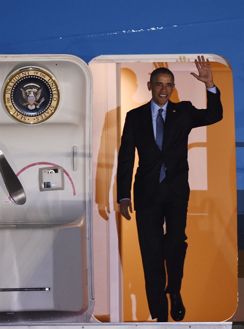 Obama starts to visit Japan