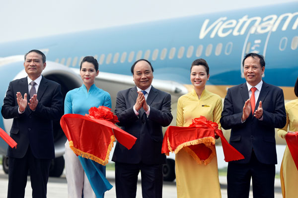 Boeing 787 Dreamliner welcomes new Cat Bi airport terminal