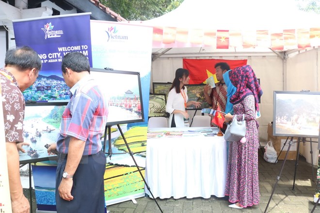 Vietnam attends World Village Conference in Indonesia