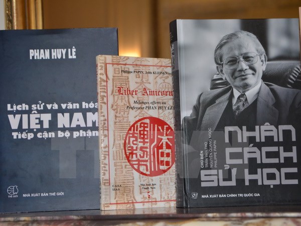 EFEO honours historian Phan Huy Le