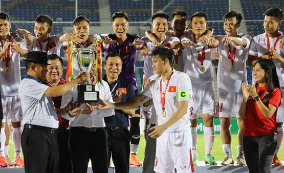 AYA Bank Cup Striker Le Cong Vinh fires Vietnam to win over Singapore