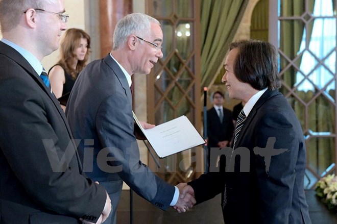 Vietnamese scientist conferred professor brevet by Hungary