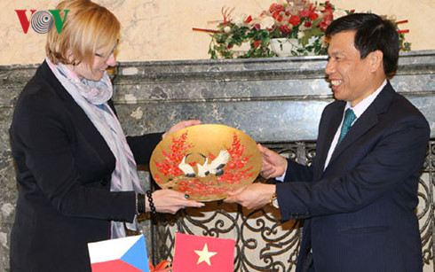 Vietnam - Czech make efforts to simplify visa procedures and boost tourism