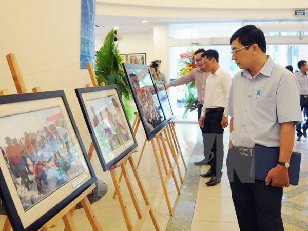 Photos of Truong Sa archipelago in May 2016 on display