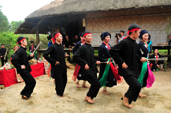 Training course on ethnic cultural affairs for village heads